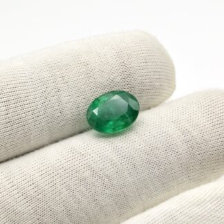 Oval Cut Faceted Emerald Gemstone for jewelry